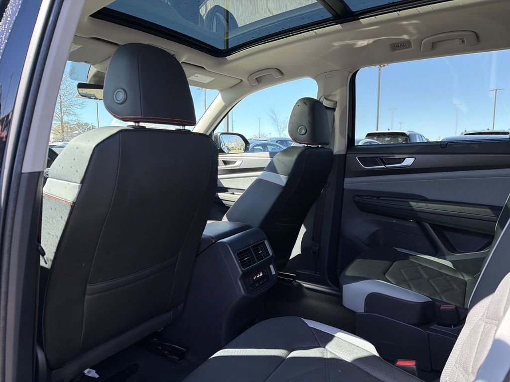 New 2026 Volkswagen Atlas Peak Edition image 13