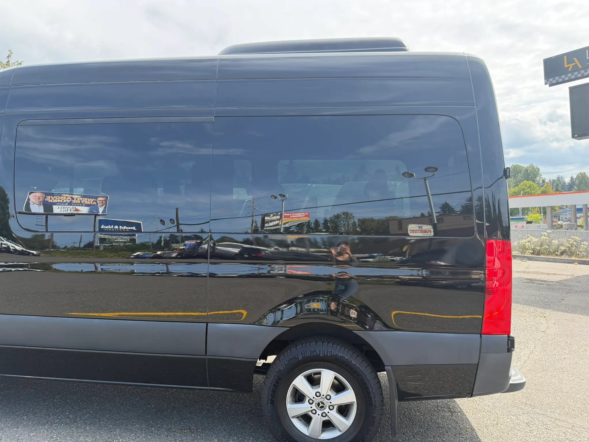 Used 2019 Mercedes-Benz Sprinter 2500 w/ Premium Package image 9