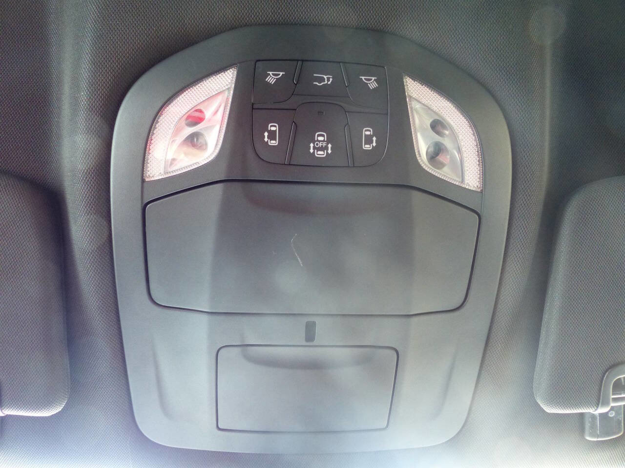 Used 2021 Chrysler Pacifica Touring w/ Uconnect Theater Family Group image 32