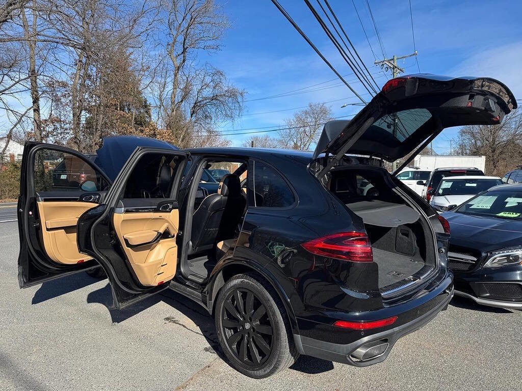 Used 2017 Porsche Cayenne Platinum Edition w/ Premium Package (PJV) AWD/4WD image 7