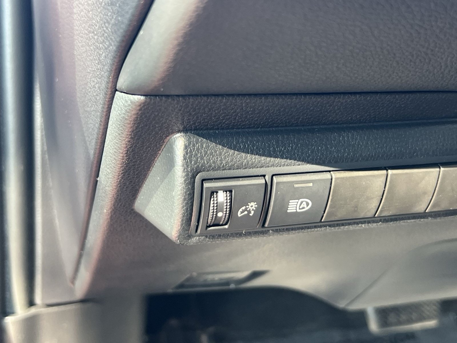 Used 2022 Toyota Corolla LE FWD image 29