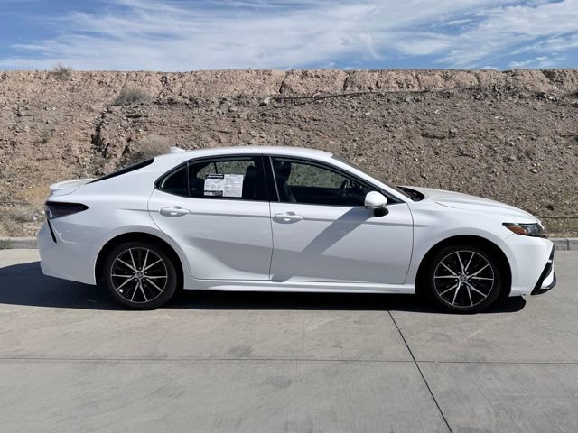 Used 2023 Toyota Camry SE image 4