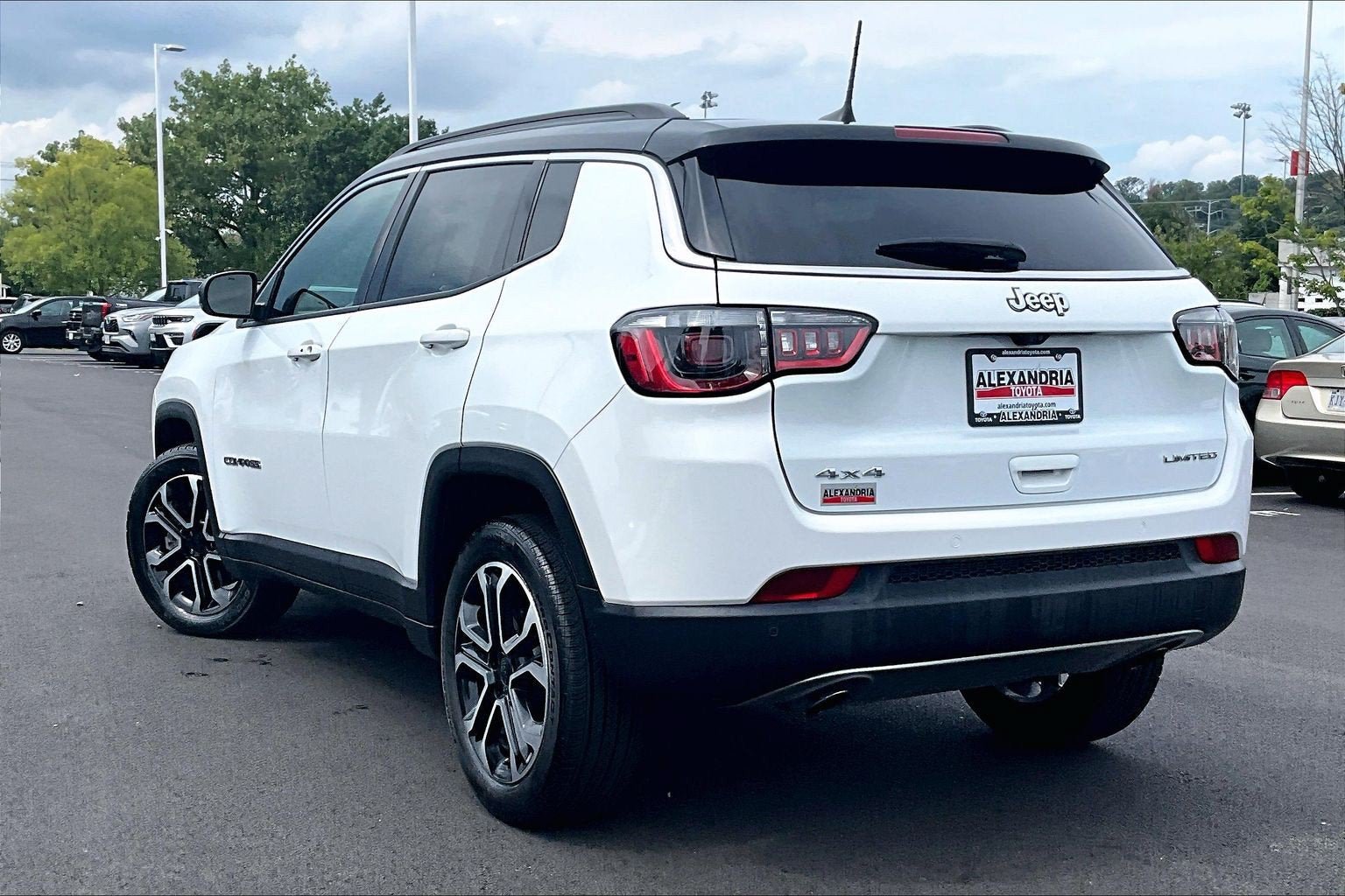 Used 2023 Jeep Compass Limited AWD/4WD image 11