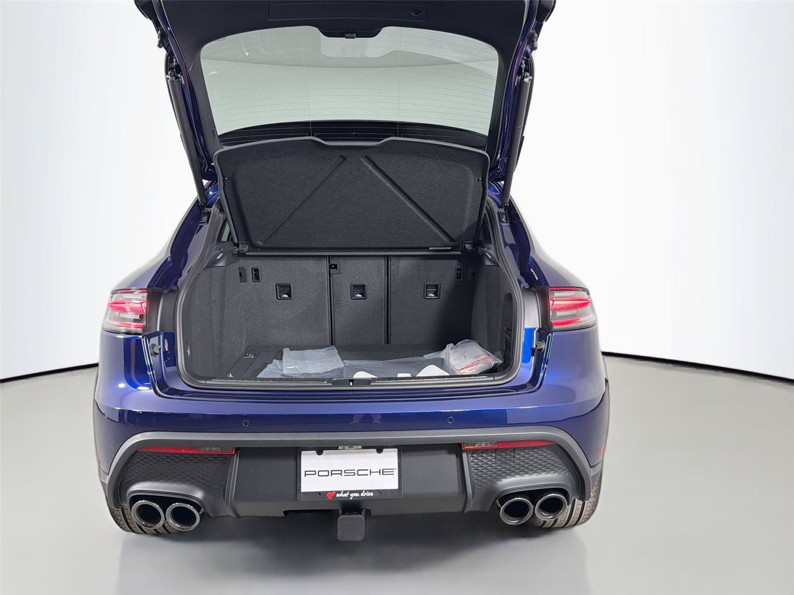 Certified 2026 Porsche Macan Turbo AWD/4WD image 36