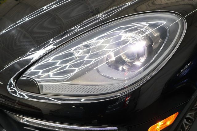 Used 2018 Porsche Macan GTS w/ Premium Package Plus image 37