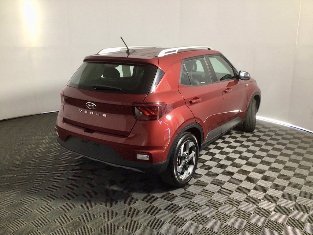 Used 2023 Hyundai Venue Limited w/ Cargo Package image 15