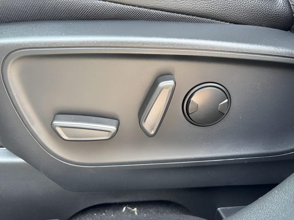 New 2024 Ford Escape SE w/ PHEV Premium Package FWD image 15
