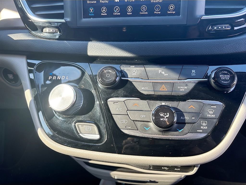 Used 2019 Chrysler Pacifica Touring-L image 33