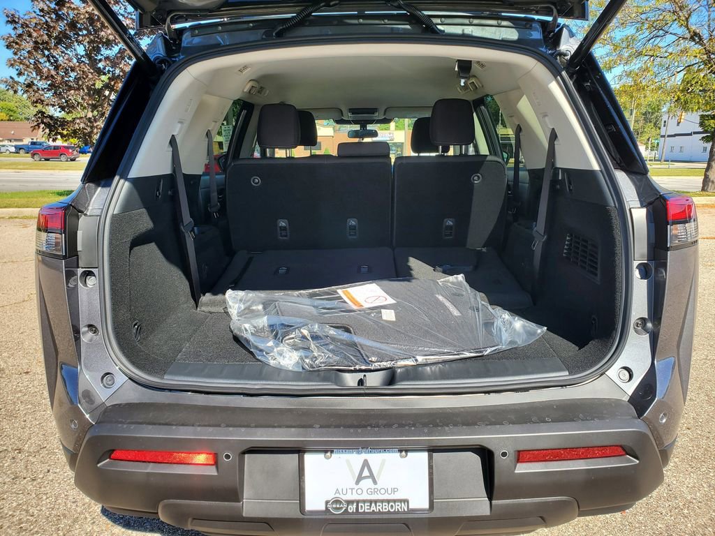 New 2025 Nissan Pathfinder SV image 9