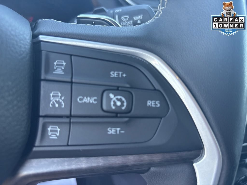 Used 2023 Jeep Grand Cherokee Limited w/ Black Appearance Package AWD/4WD image 18