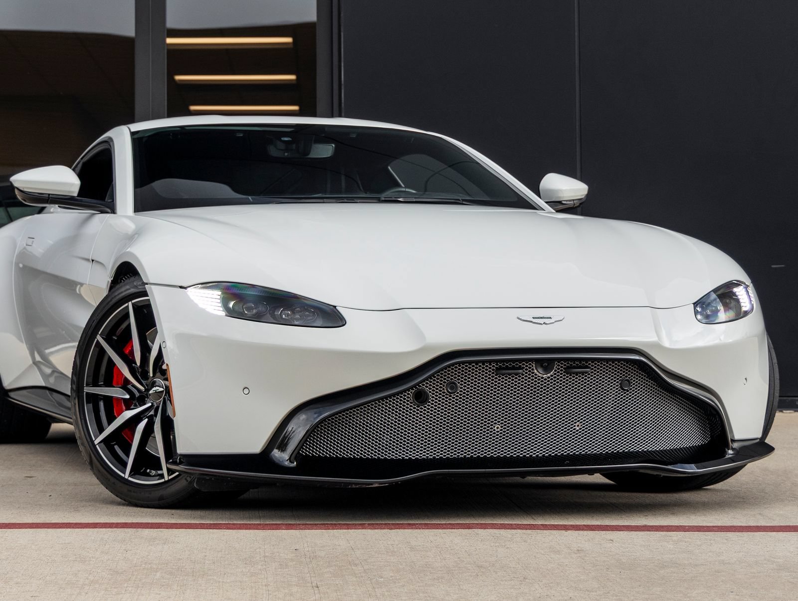 Used 2019 Aston Martin V8 Vantage Coupe RWD image 5