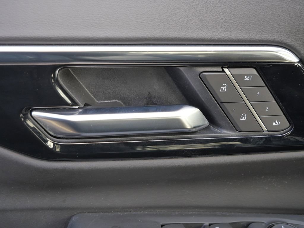 Used 2025 Chevrolet Tahoe LT image 36