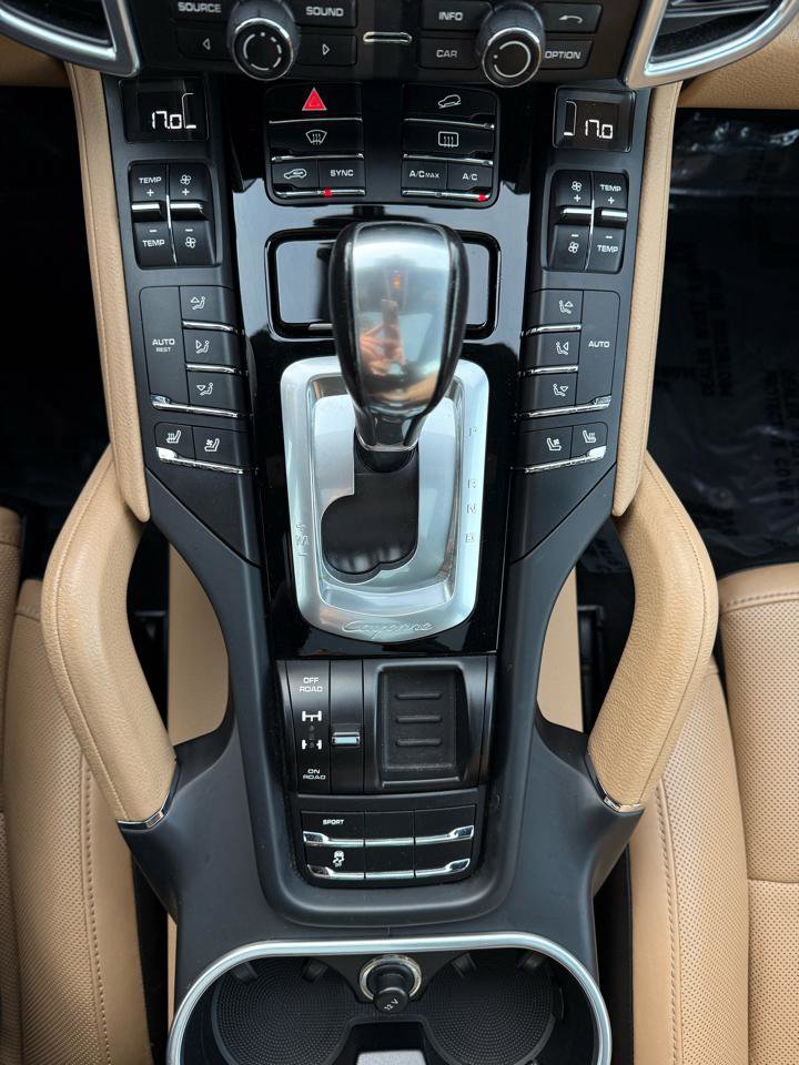 Used 2015 Porsche Cayenne Diesel AWD/4WD image 19