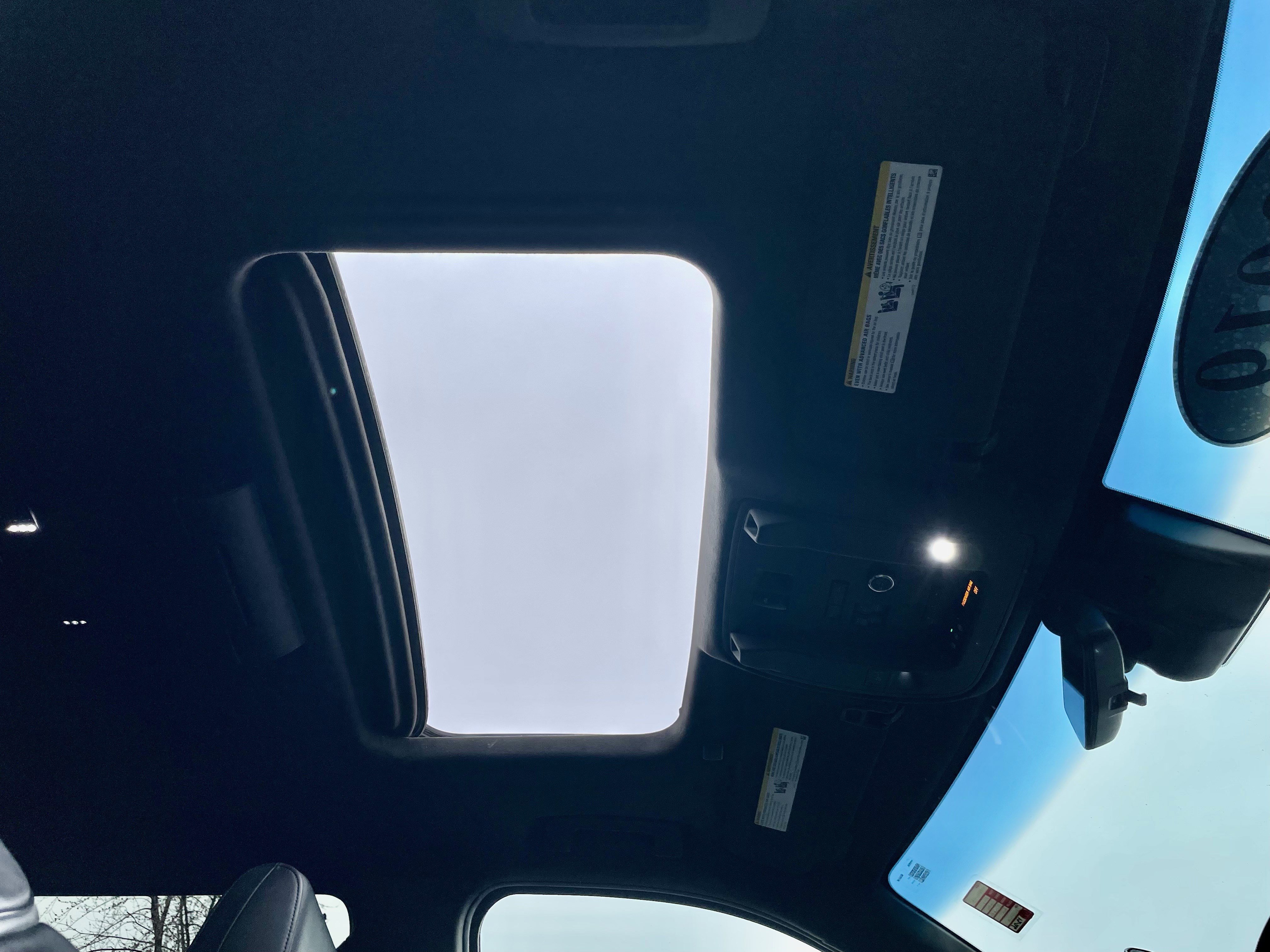 Used 2019 Cadillac Escalade ESV Platinum w/ Escalade Sport Edition image 17