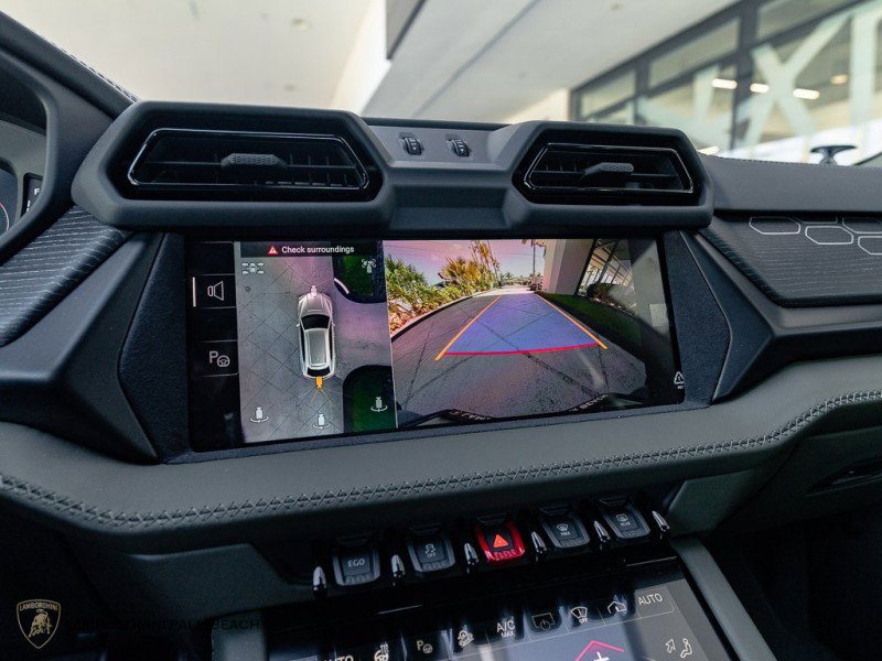 Used 2025 Lamborghini Urus SE AWD/4WD image 14