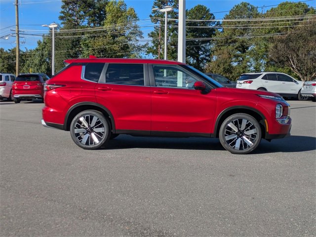 New 2025 Mitsubishi Outlander SE image 2