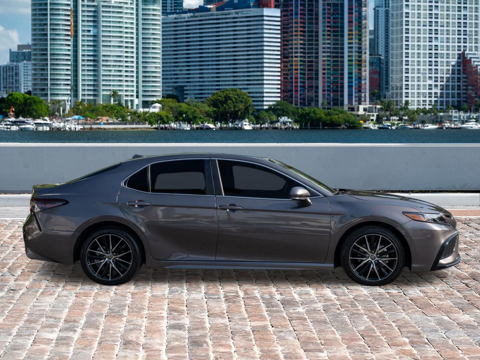 Used 2024 Toyota Camry SE w/ Convenience Package image 4