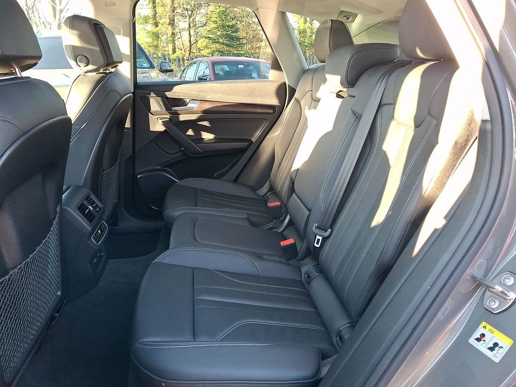 Used 2023 Audi Q5 e Premium w/ Convenience Package image 8