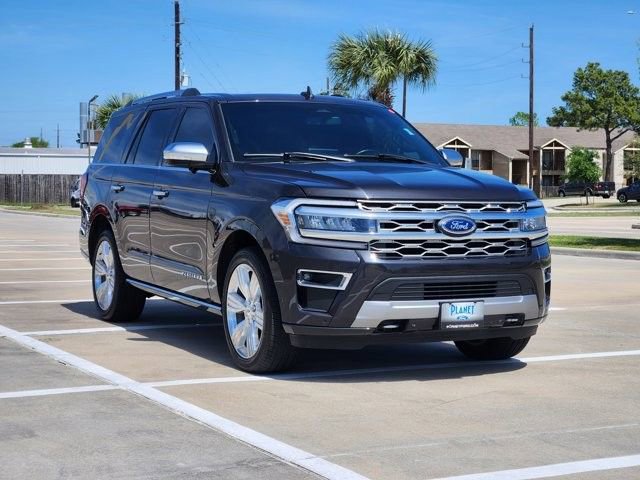 Used 2024 Ford Expedition Platinum image 3