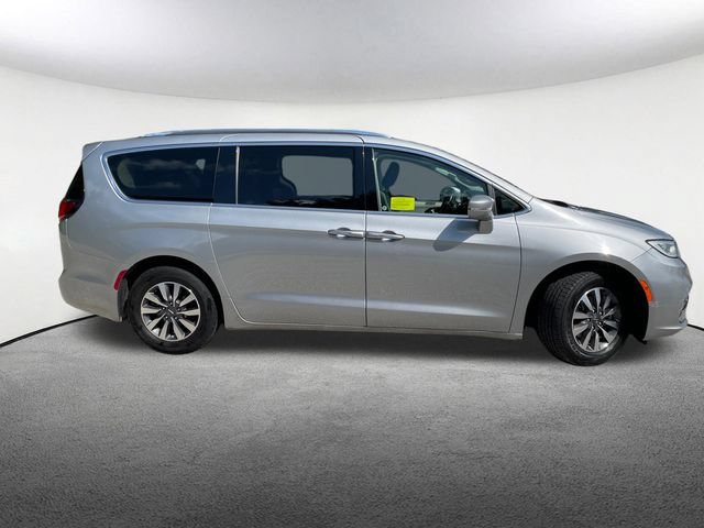 Used 2021 Chrysler Pacifica Touring-L FWD image 17