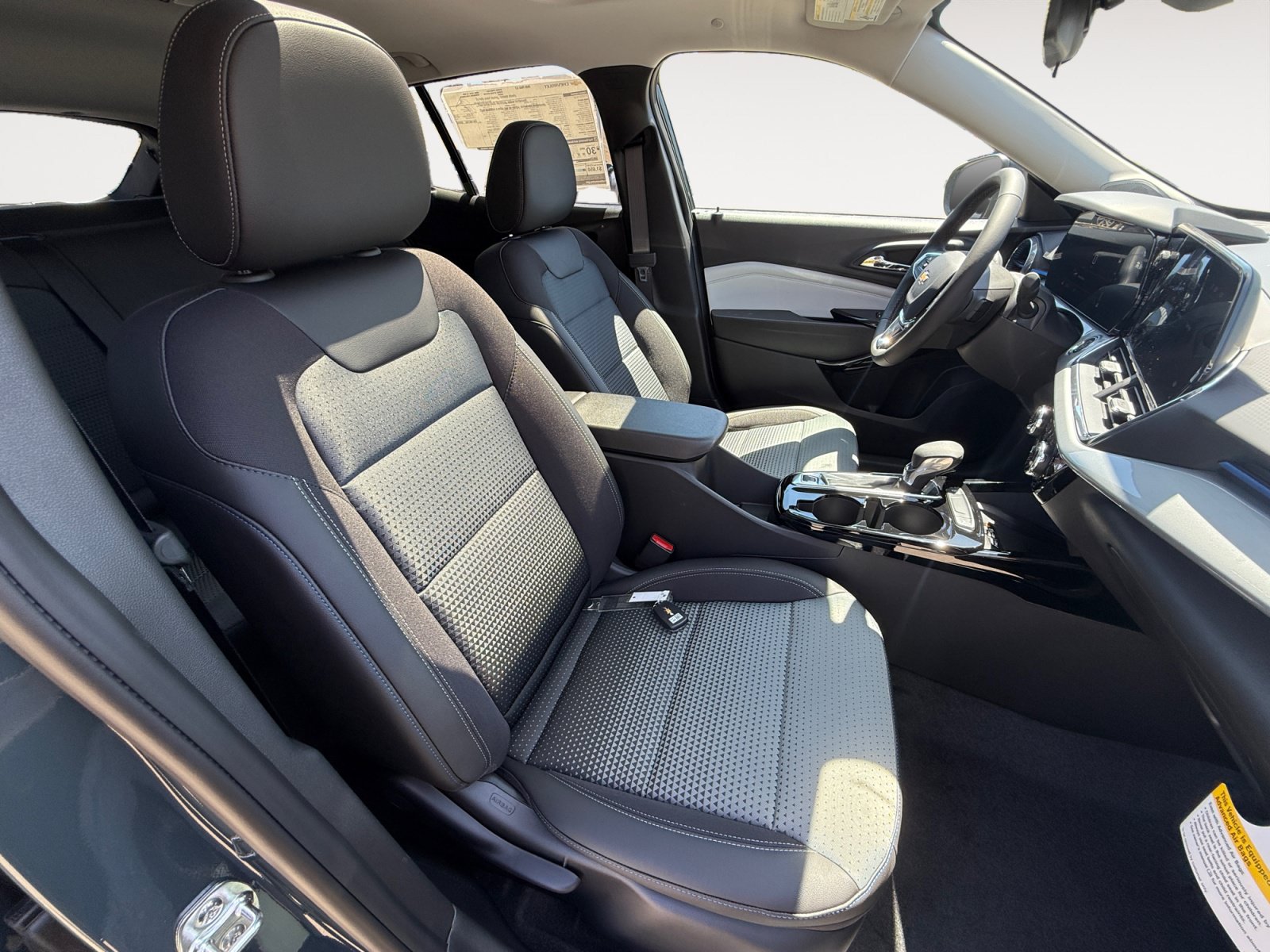 New 2026 Chevrolet Trax LT w/ Sunroof Package FWD image 19