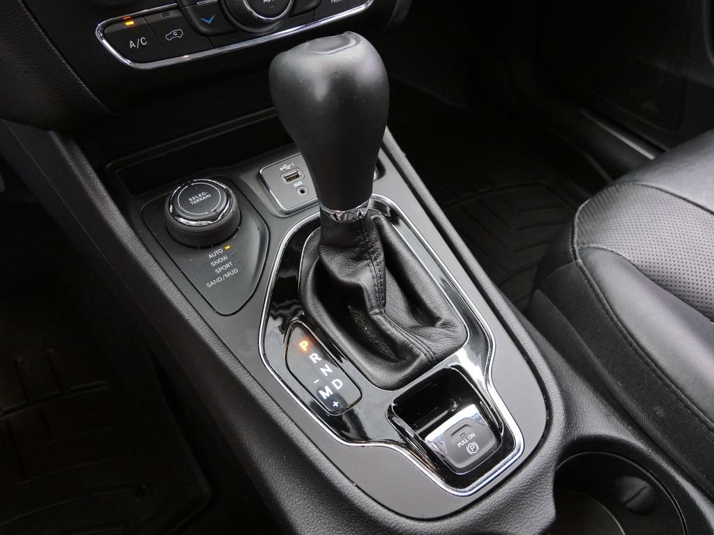 Certified 2020 Jeep Cherokee Limited AWD/4WD image 24