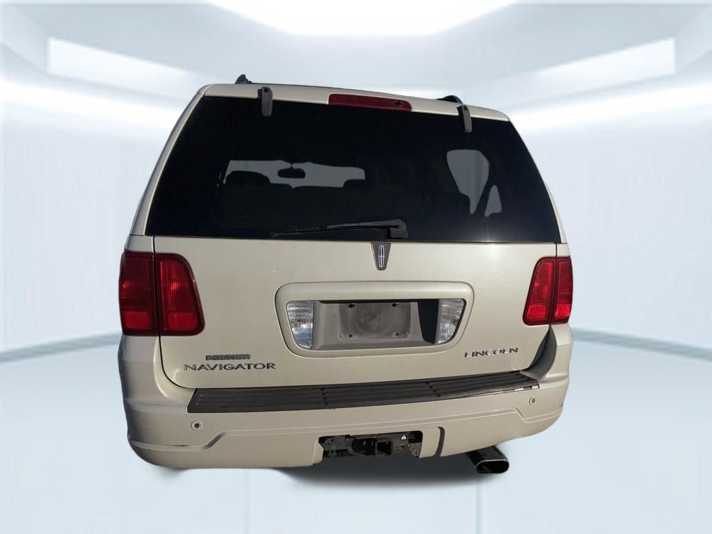 Used 2005 Lincoln Navigator Luxury image 23