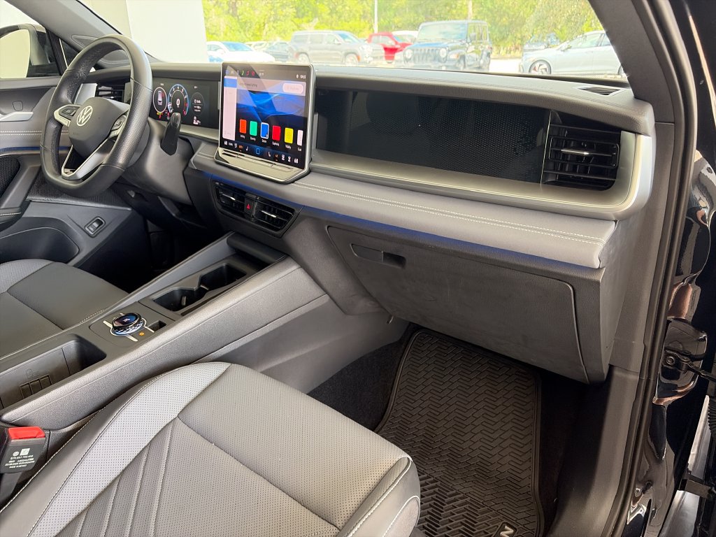 Certified 2026 Volkswagen Tiguan SE R-Line FWD image 32