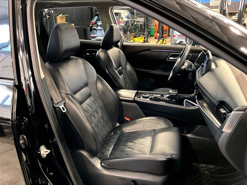 Used 2023 Nissan Rogue Platinum w/ Platinum Premium Package AWD/4WD image 11