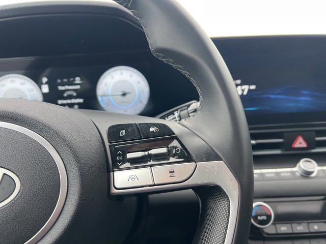 Used 2025 Hyundai Elantra SEL image 35