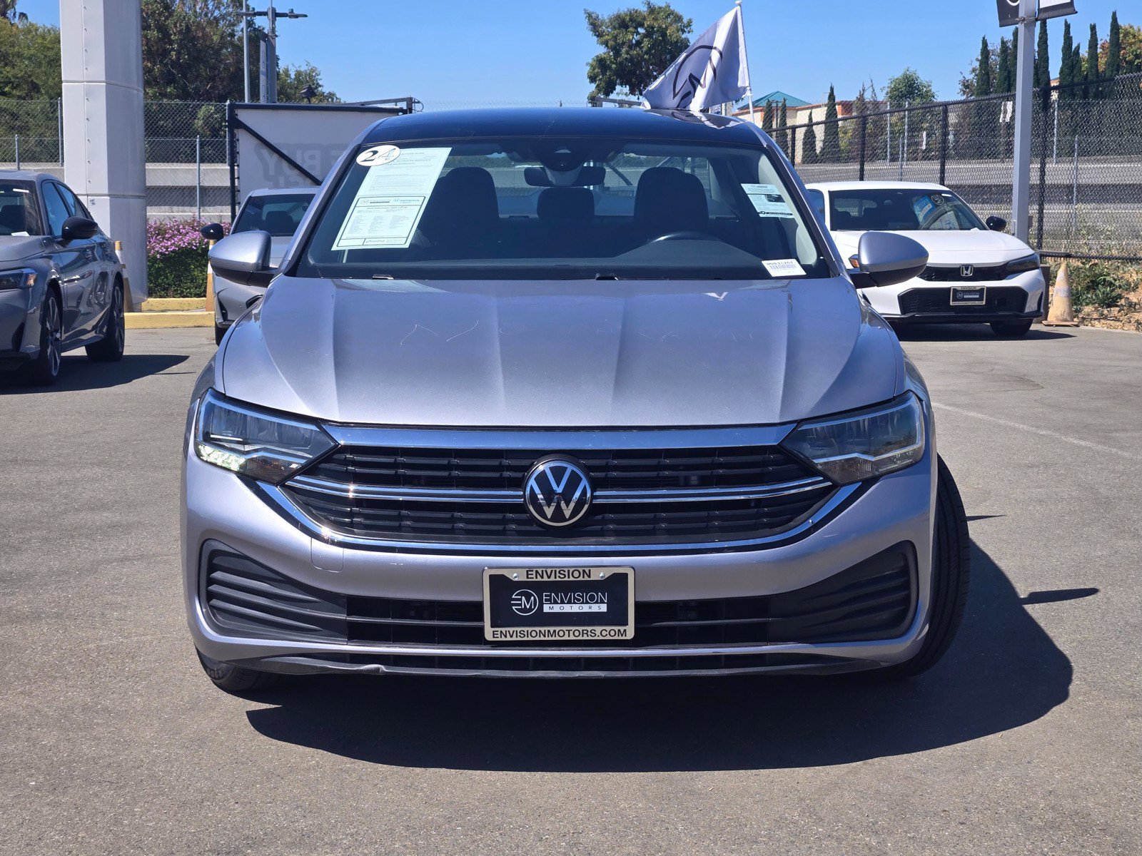 Used 2024 Volkswagen Jetta SE FWD image 2