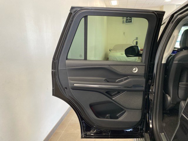 New 2027 Lincoln Navigator Reserve AWD/4WD image 11