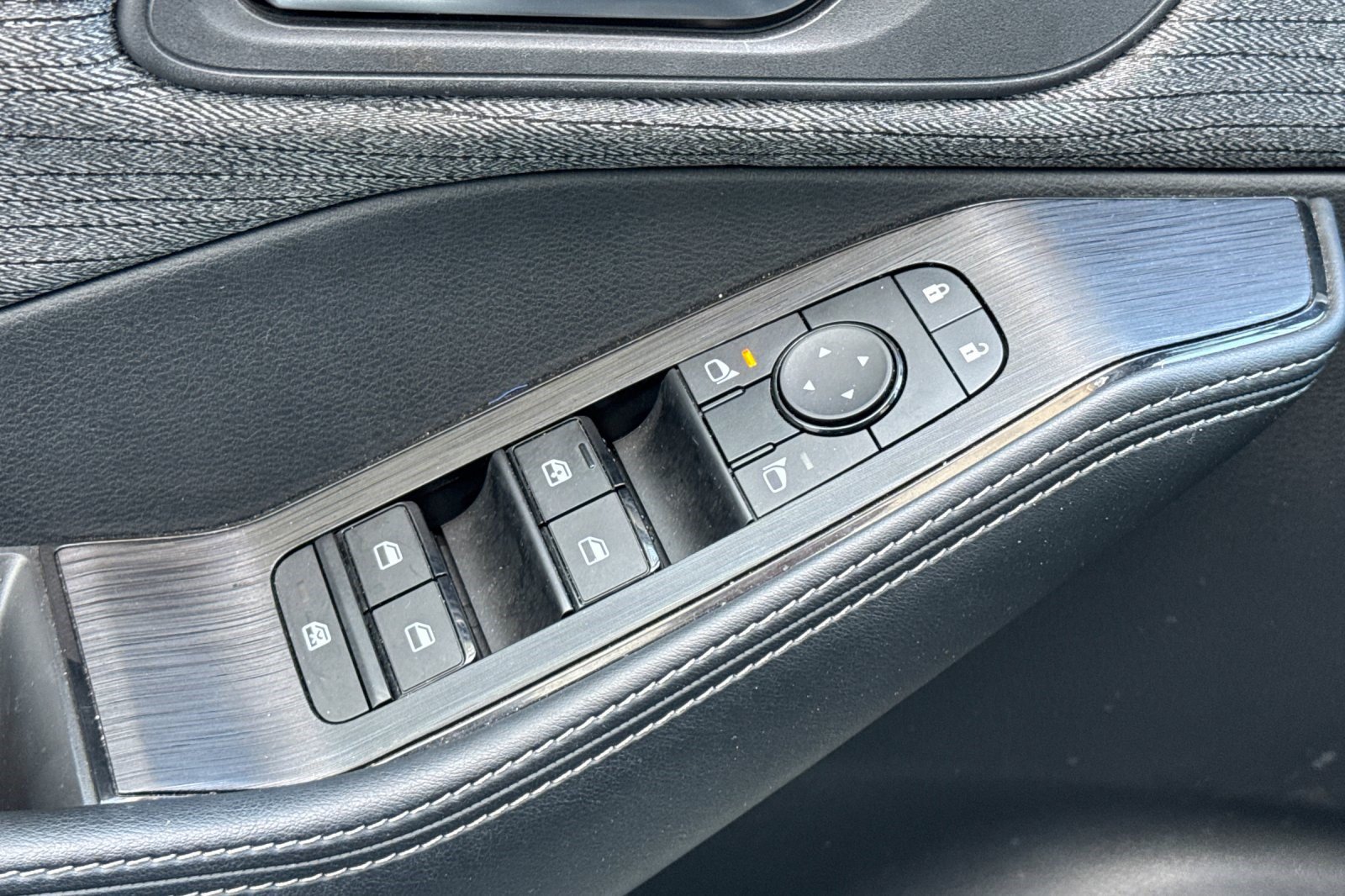 Used 2023 Nissan Rogue SV FWD image 13