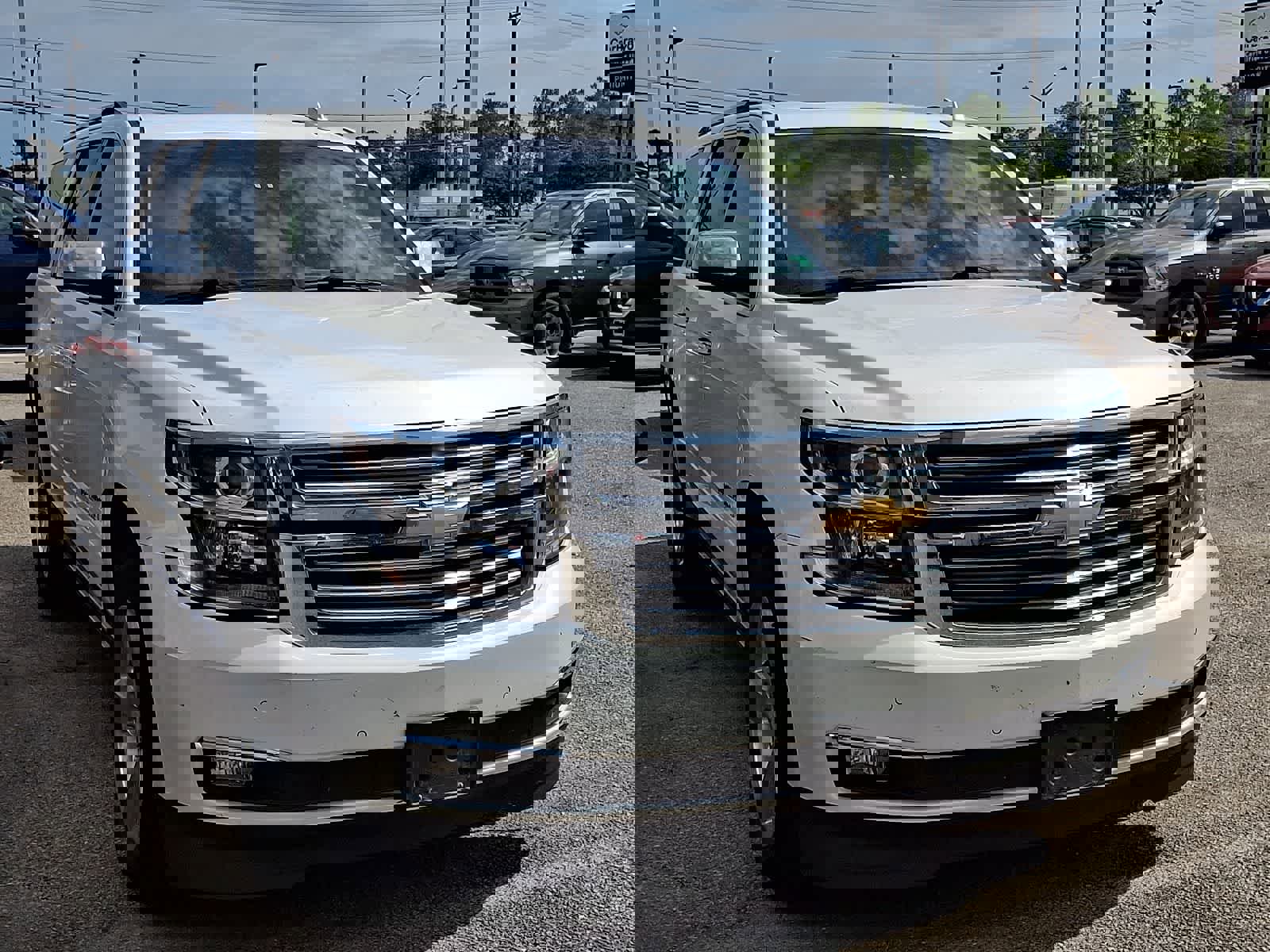 Used 2019 Chevrolet Suburban Premier AWD/4WD image 2