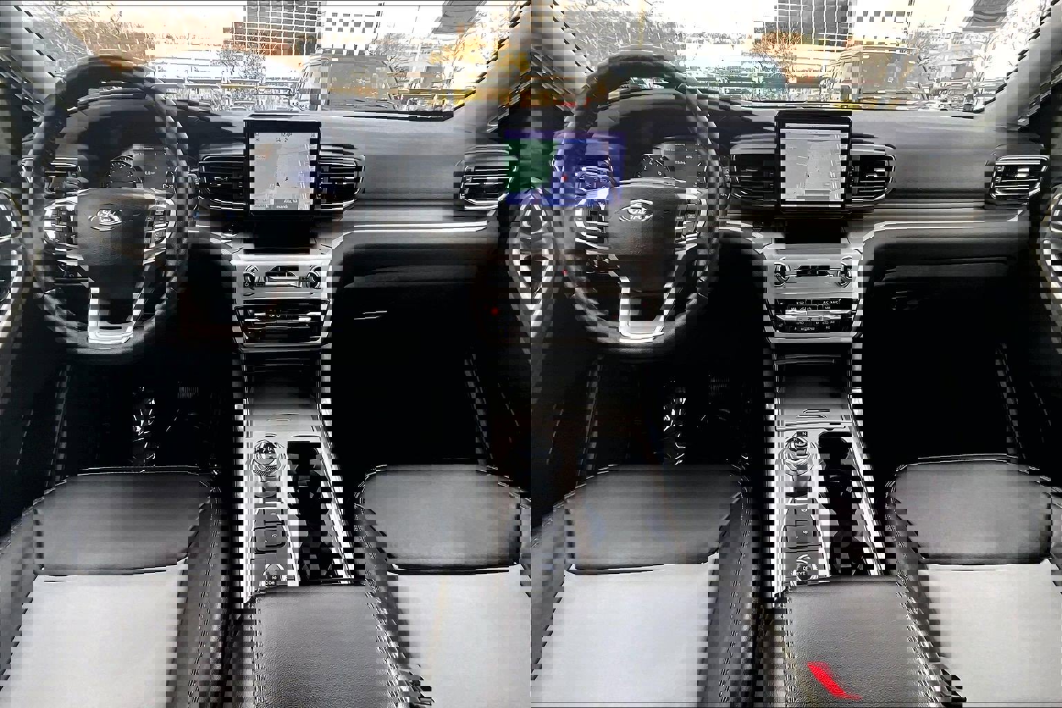 Used 2022 Ford Explorer XLT w/ Equipment Group 202A image 13