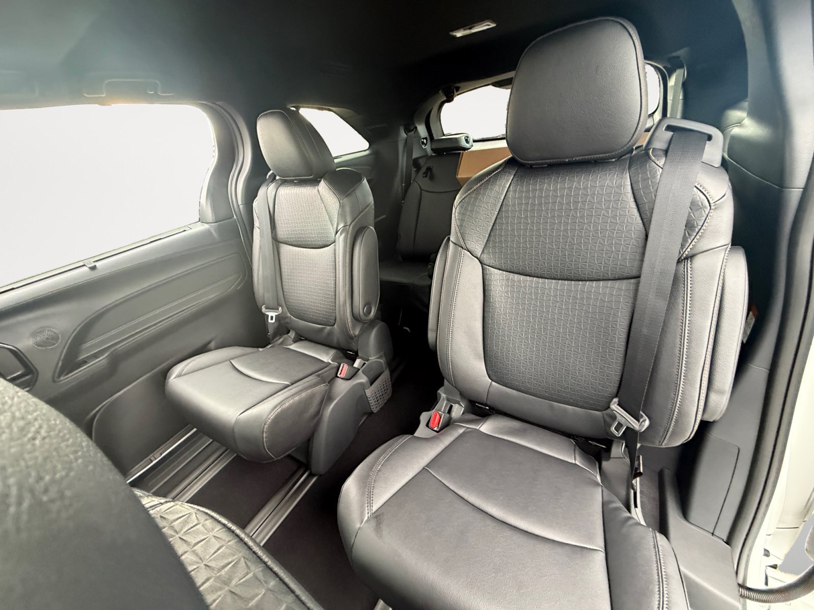 New 2026 Toyota Sienna XLE Woodland Edition AWD/4WD image 13
