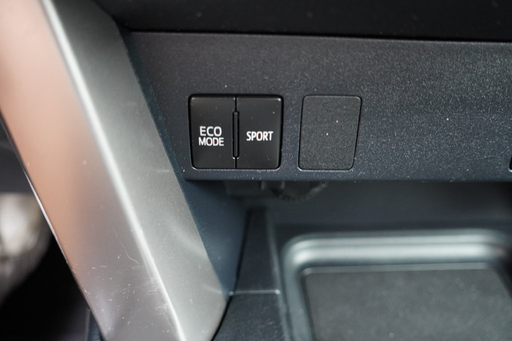 Used 2017 Toyota RAV4 LE AWD/4WD image 26