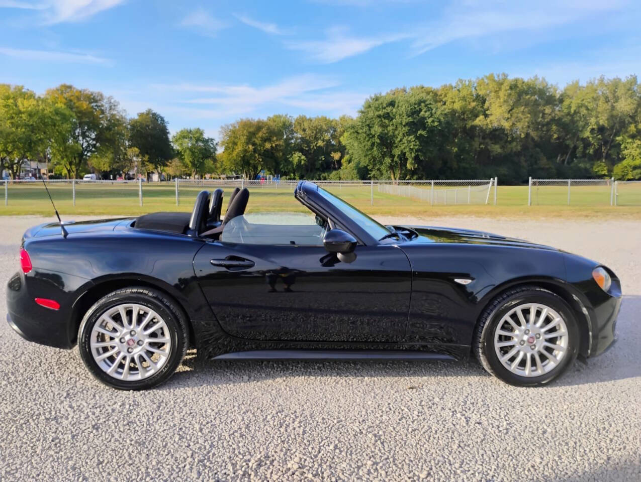 Used 2017 FIAT 124 Spider Classica image 9