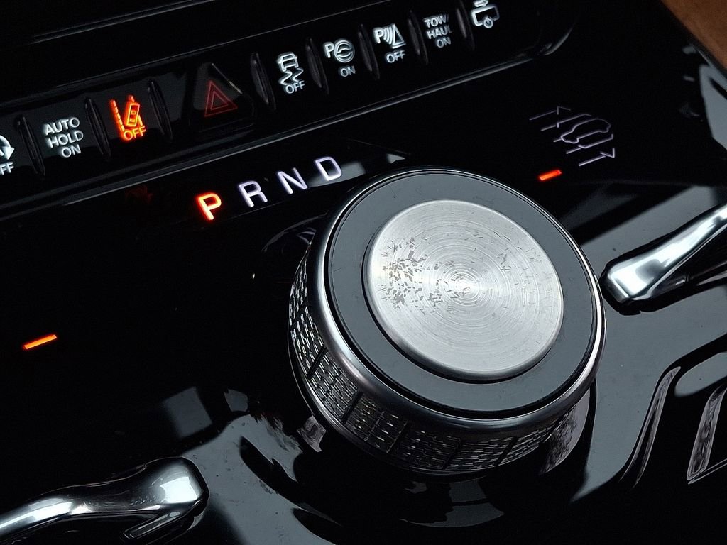 Used 2024 Jeep Grand Wagoneer Series III w/ Rear Seat Video Group 1 image 17