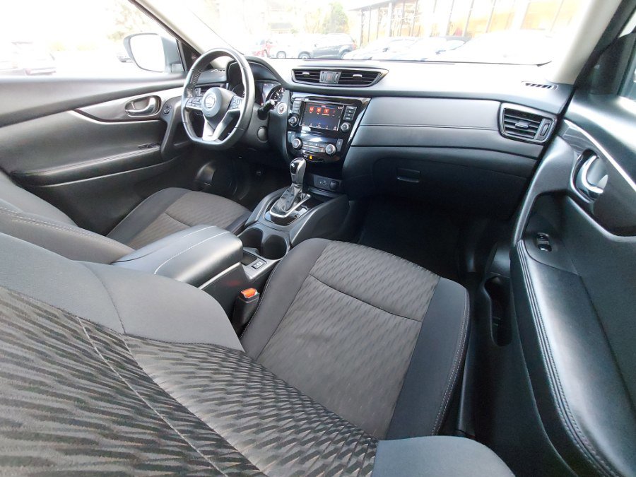 Used 2018 Nissan Rogue SV AWD/4WD image 11