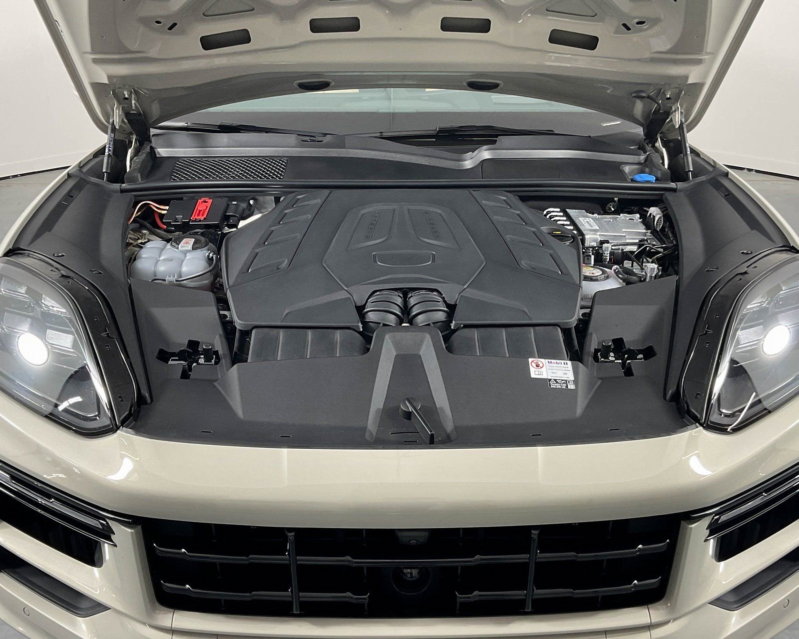 Certified 2024 Porsche Cayenne Turbo image 30