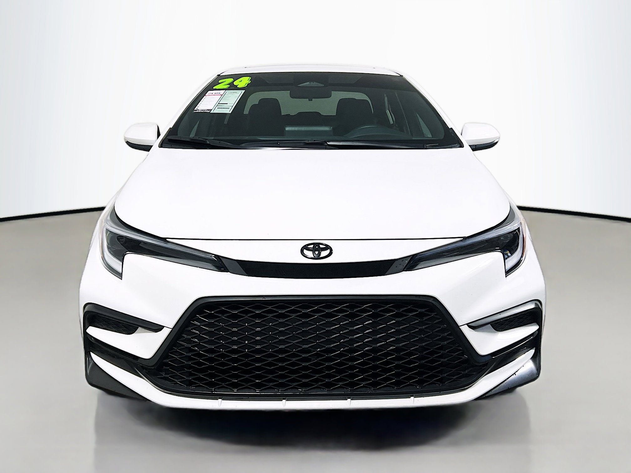 Used 2024 Toyota Corolla SE w/ SE Premium Package image 11