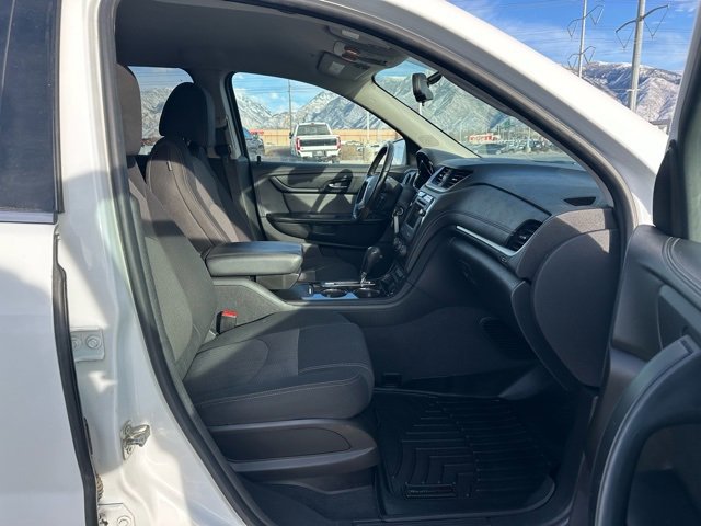 Used 2017 Chevrolet Traverse LT w/ Style and Technology Package image 17
