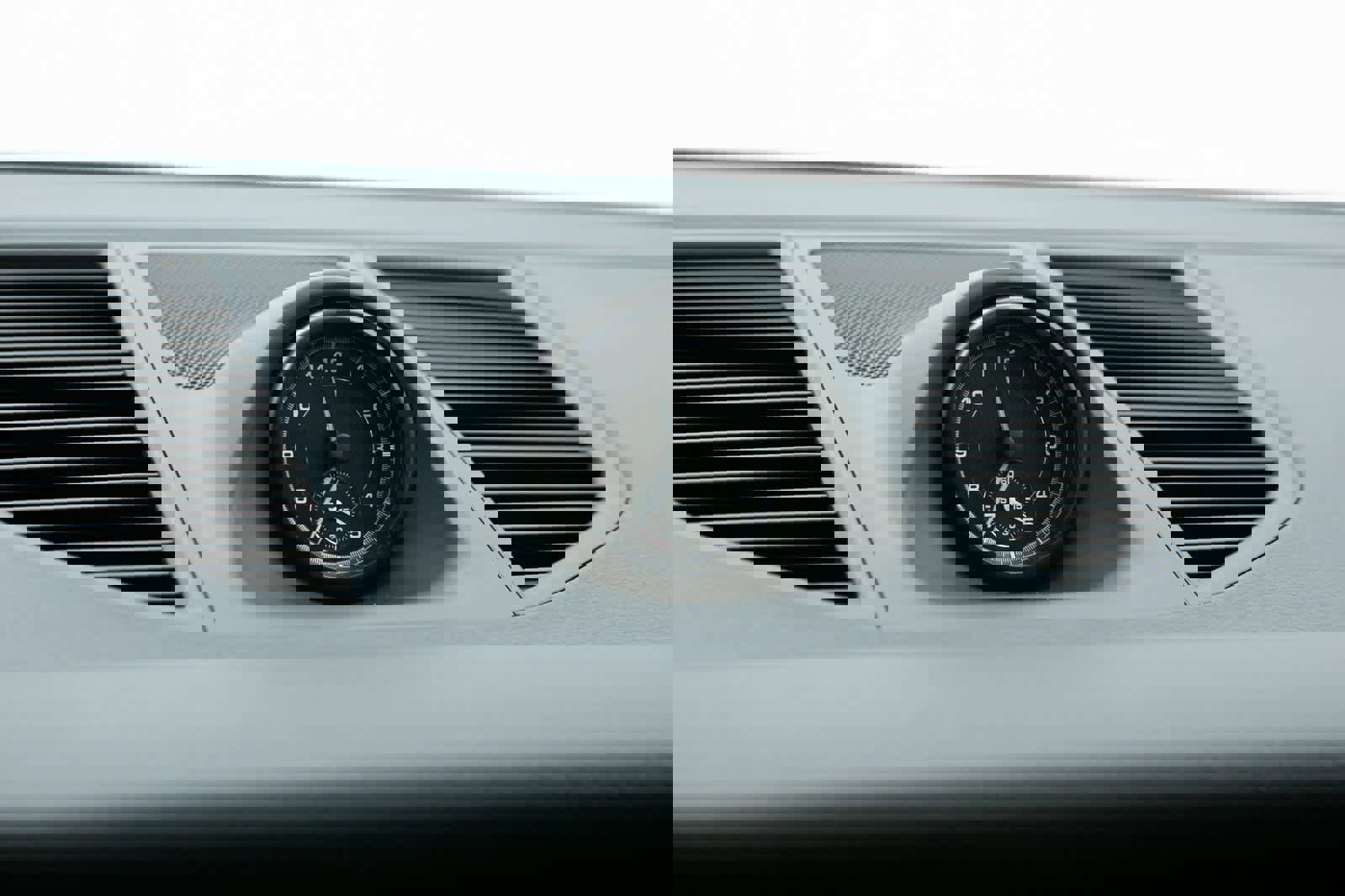 Certified 2025 Porsche Macan image 25