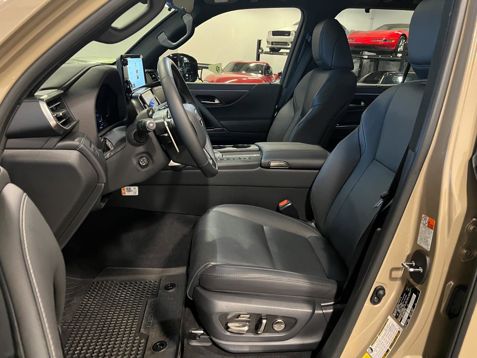 Used 2025 Lexus LX 700h Overtrail image 9