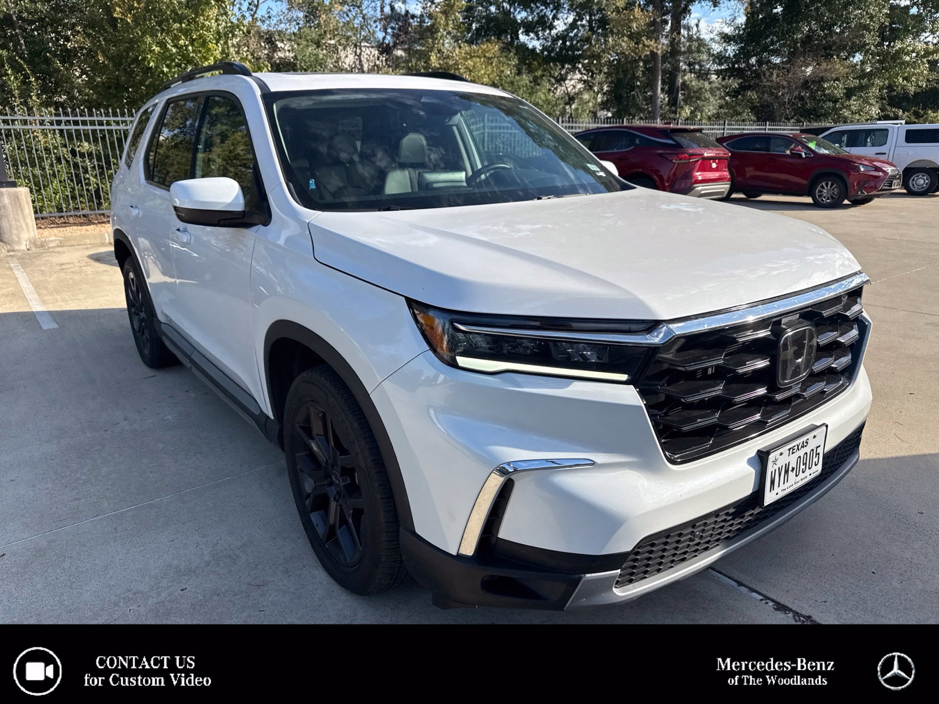 Used 2025 Honda Pilot Touring image 1