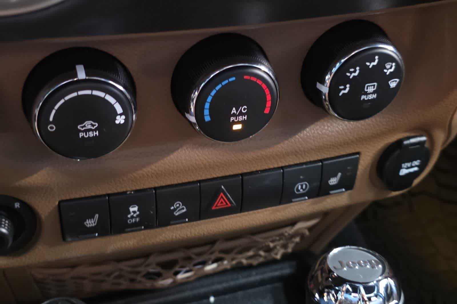 Used 2017 Jeep Wrangler Unlimited Sahara w/ Connectivity Group AWD/4WD image 21