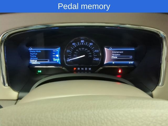 Used 2017 Lincoln Navigator Select AWD/4WD image 14