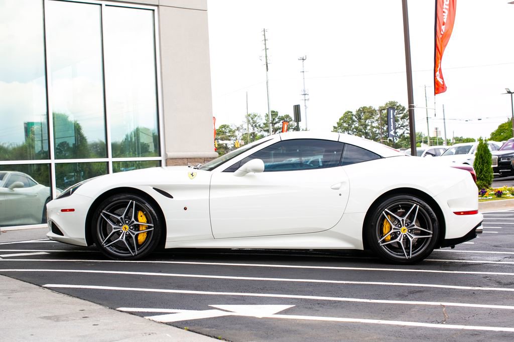 Used 2015 Ferrari California T RWD image 20