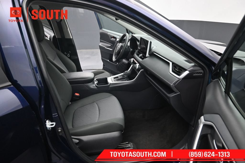 Used 2025 Toyota RAV4 XLE AWD/4WD image 29
